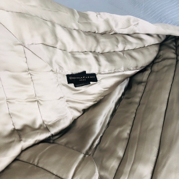 Donna Karan 100% quilted Silk Standard/Queen SILVER sham - Picture 8 of 16